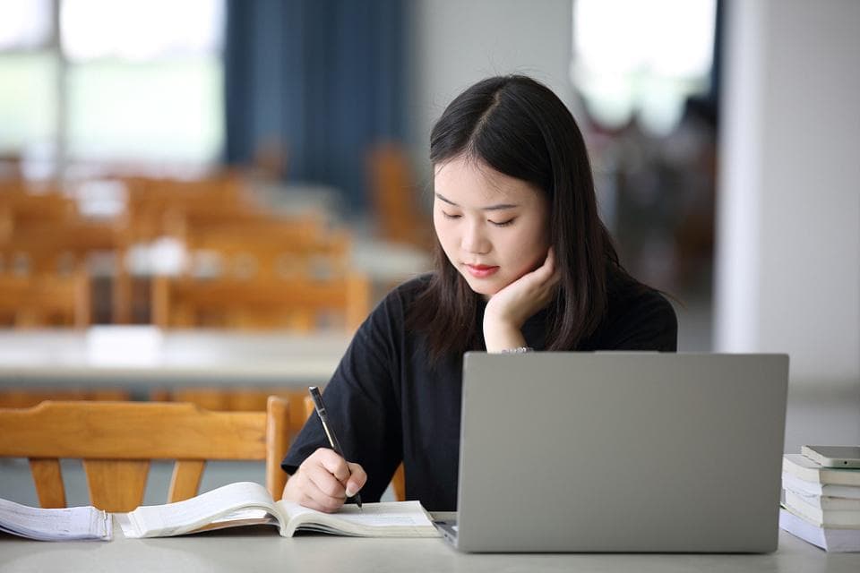 大学生患上“AIGC依赖症”了吗？