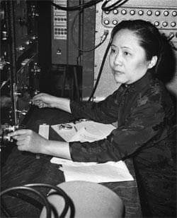 科学背后的政治竞争：1957年围绕宇称不守恒理论的国际争夺战