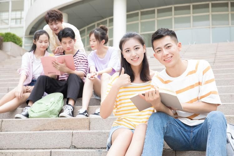 四川汽车职业技术学院如何帮助学生提高就业竞争力？