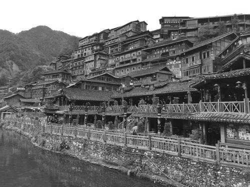 张家界千户苗寨：六大特色展现纯正苗族文化