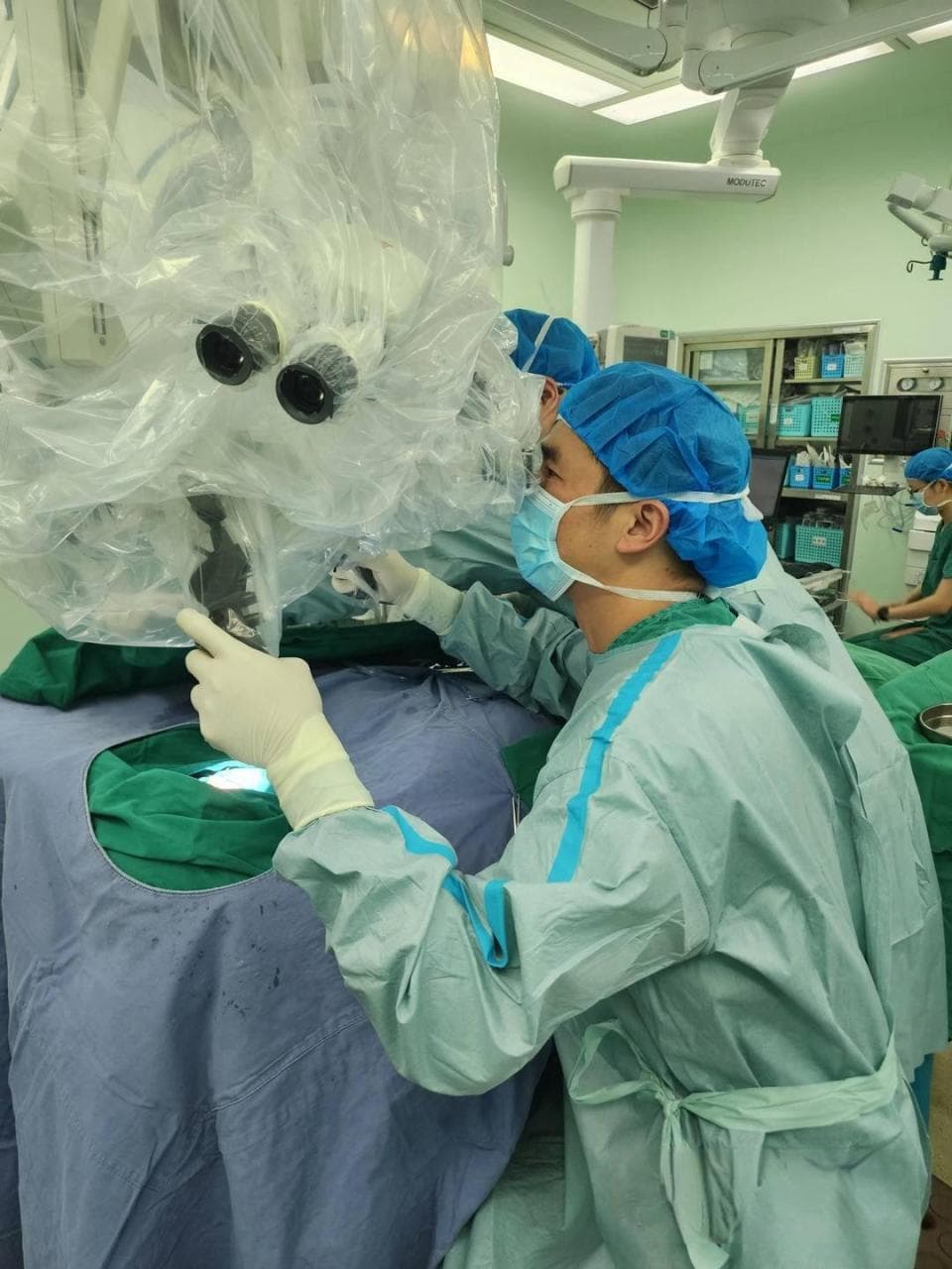 医学前沿|老年痴呆可以手术治疗了！颈部手术探索阿尔茨海默病外科治疗新途径