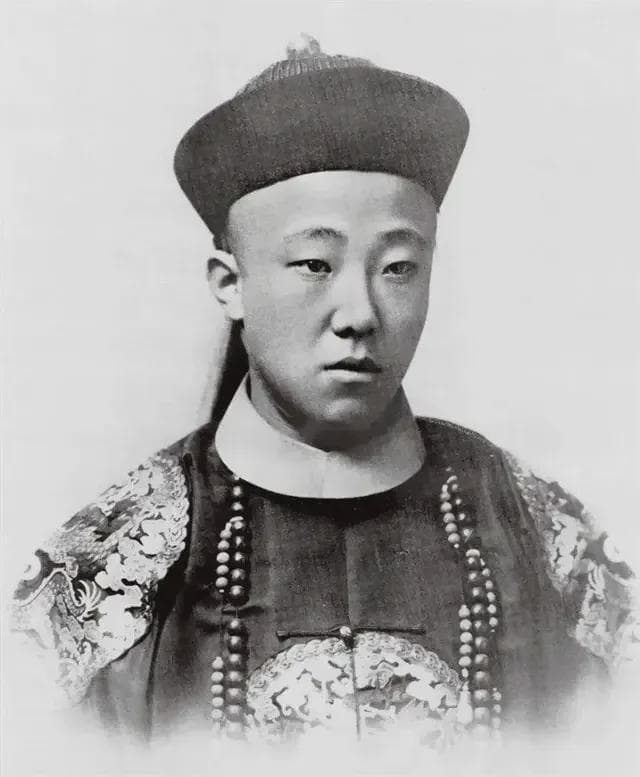 清朝王爷载涛：饿死不卖国，受到主席亲自接见，死后被葬入八宝山