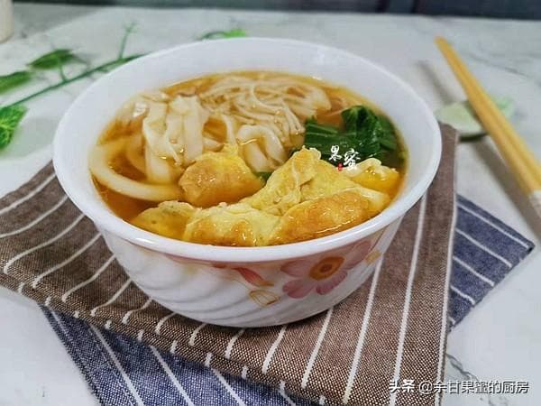 挂面汤的家常做法（味美汤面，简单几步就可上桌）