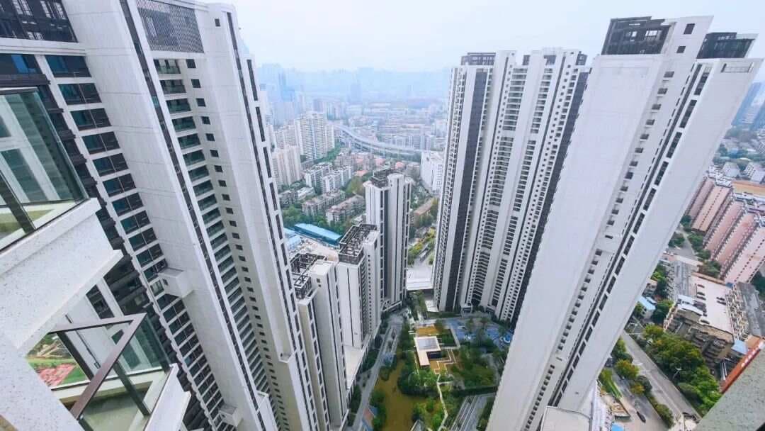 别问了，我就是住高层的后悔者，果断换小高层才知道，是真的好住！