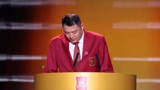 巩晓彬入选篮球名人堂：幽默发言引全场欢笑，黄金一代集体回忆
