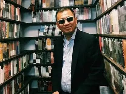 王家卫的剪辑诗学：非线性叙事如何创造电影的艺术美感？