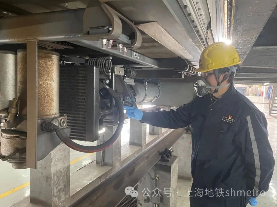 增强设施设备“体质” 确保安全有序运营：地铁设备冬季维护保障