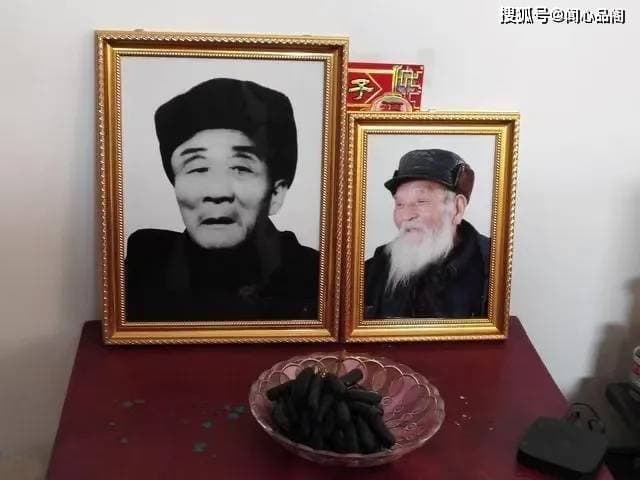 老人去世后，照片是烧还是留？看完你就明白了