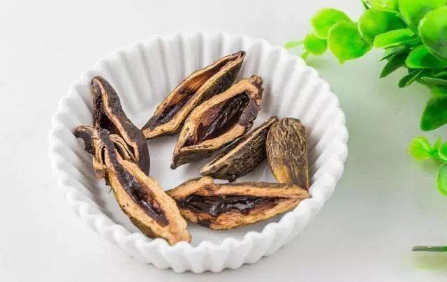 河南一小伙因嚼槟榔8年变"方块脸"，长期嚼槟榔隐藏的健康危机