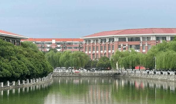 1342万人，录取率37.73%，上大学还能改变命运吗？