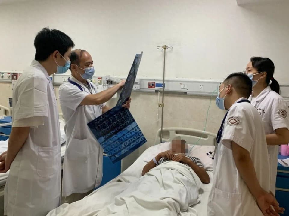 救命警报！脑卒中突袭怎么办？抓住“黄金6小时”可救命