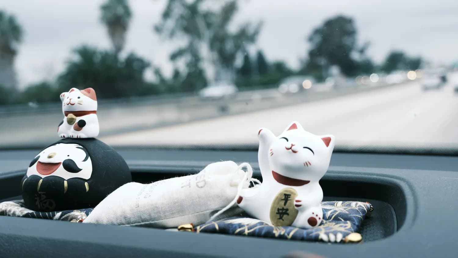 车内招财猫怎么摆？这些细节你一定要知道！