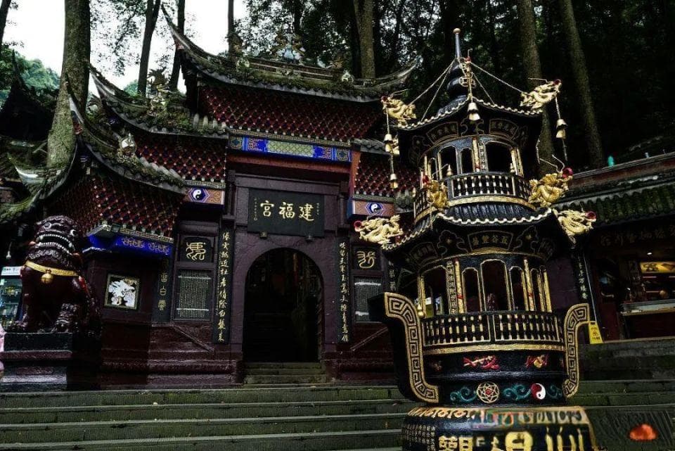 成都周边十大景点全攻略：从道教名山到大熊猫基地，领略四川独特魅力