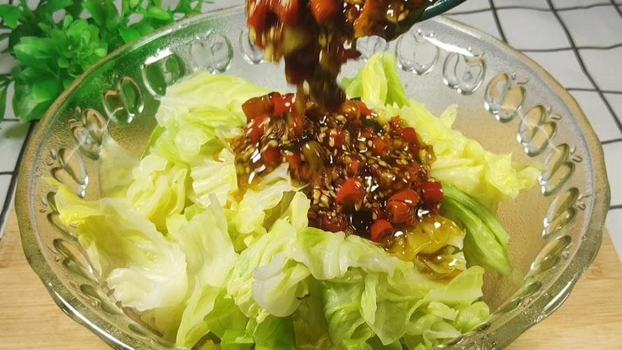 清爽夏日必备凉拌包菜的美味秘诀