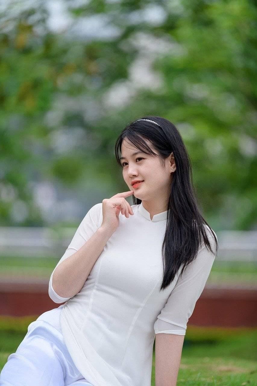 酒这个东西，要么不喝，要么喝醉，半醉不醉，不是心酸就是流泪