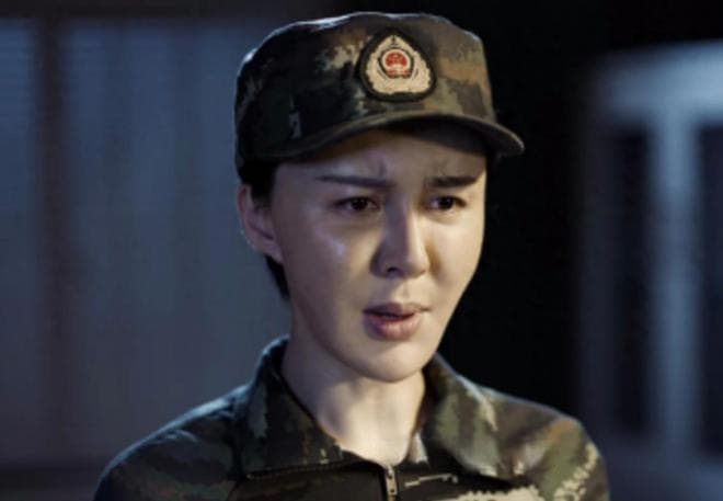 求求整容脸别毁军人形象了，这5位女明星告诉你，什么是女兵形象