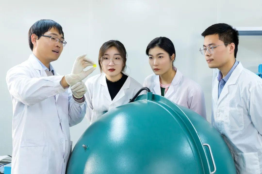 江苏师范大学张乐教授：稀土巧变“夜明珠”！