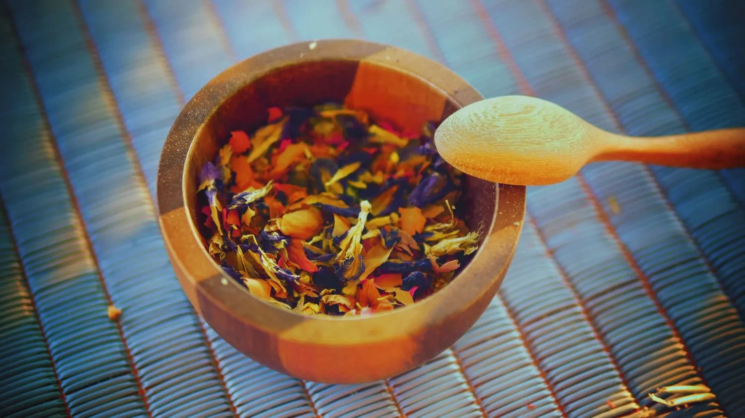揭秘武则天美容方：益母草珍珠粉白芷的养颜智慧