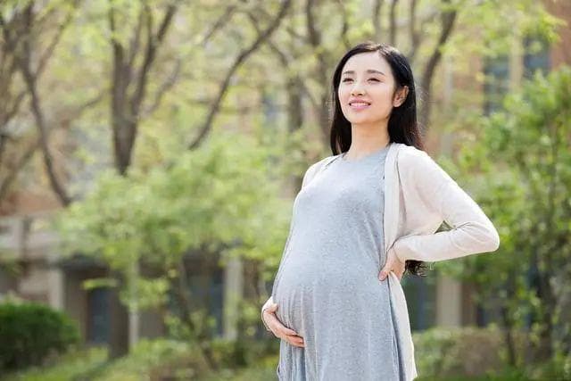 孕妇每天走多少步合适？孕期走路与运动全攻略