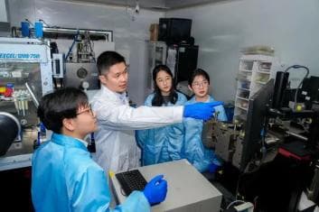 南开大学团队在《自然》发文，破解钙钛矿电池高温稳定性难题