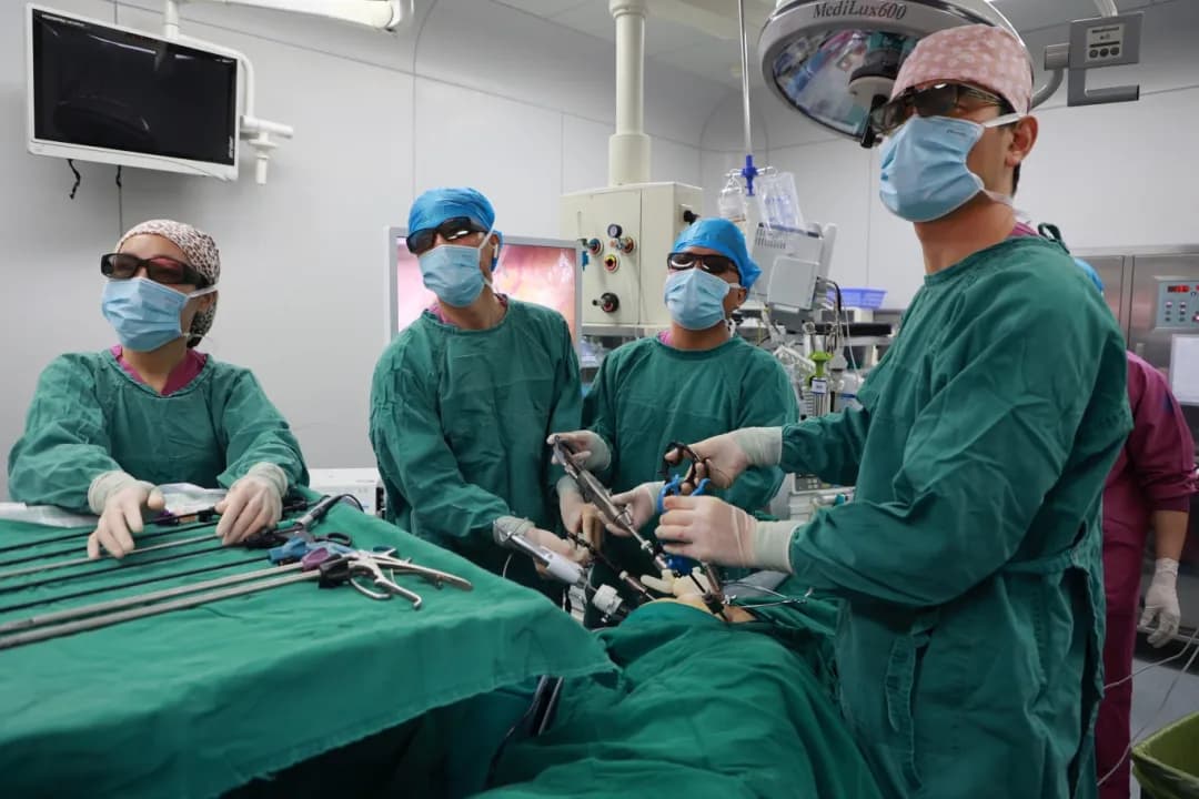 戴上 3D 眼镜做手术！这项技术让医生「走进」腹腔