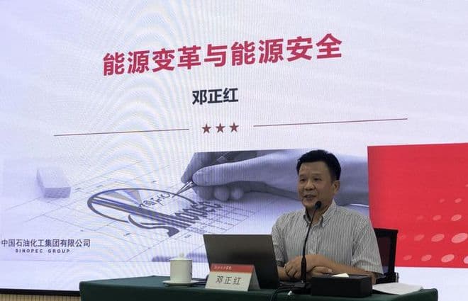 地缘政治溢价推动油价短期反弹，供需矛盾制约长期走势