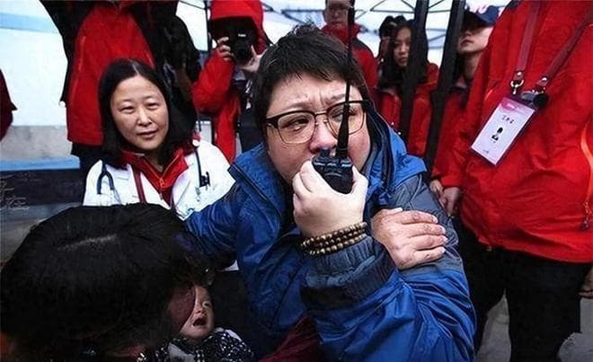 西藏地震后韩红捐款2000万，带队奔赴灾区