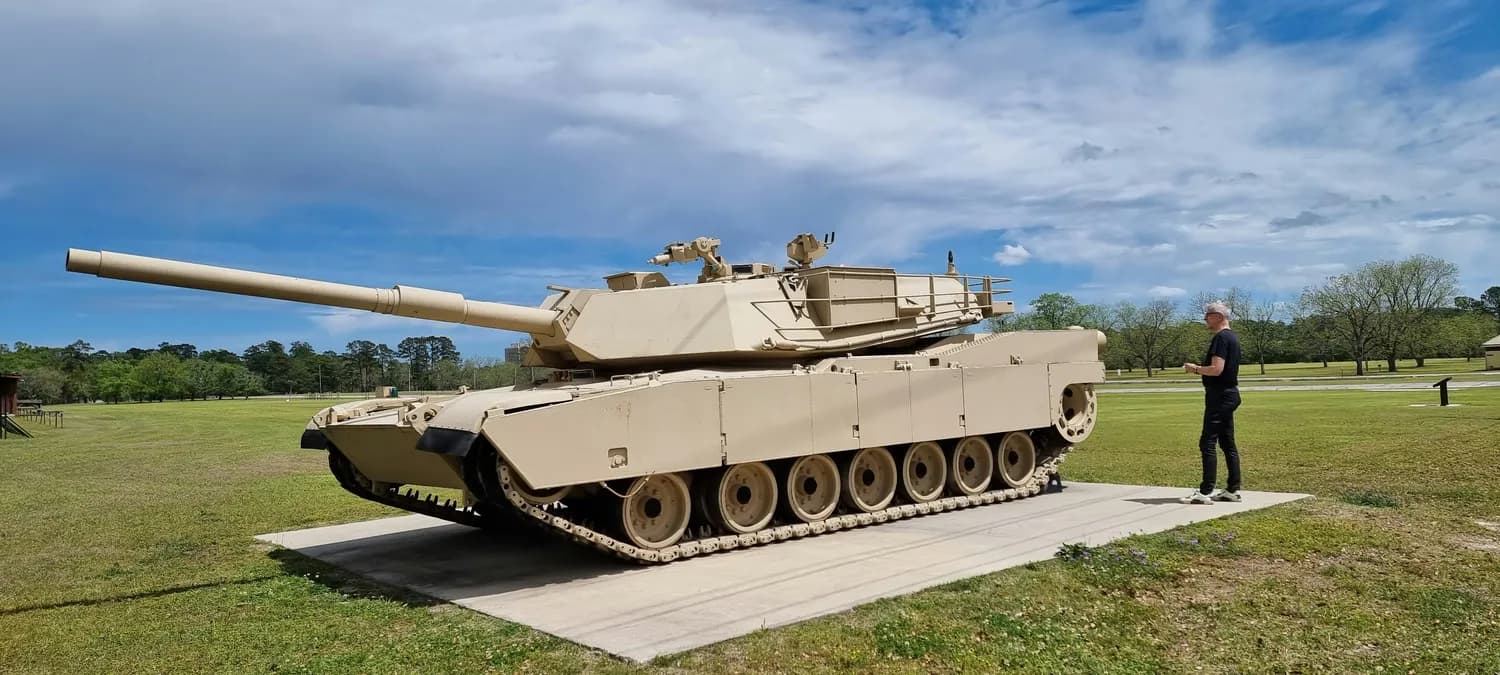 M1A2“艾布拉姆斯”坦克：未来陆战的新纪元？
