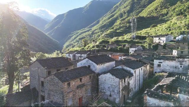 黄山令人惋惜的古村落，徽派民居古朴古香，保存完好却无人居住