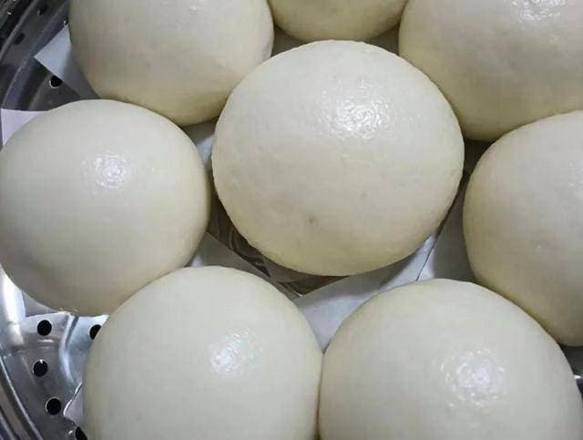 蒸馒头先大火后小火，这样做更松软可口