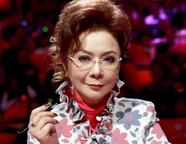 蔡明：从春晚小品女王到虚拟主播的自我革新之路