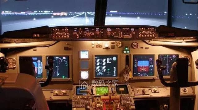 走进波音737飞机驾驶舱，详解飞行控制面板