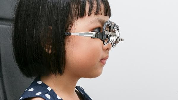 眼睛周围脱皮是什么原因