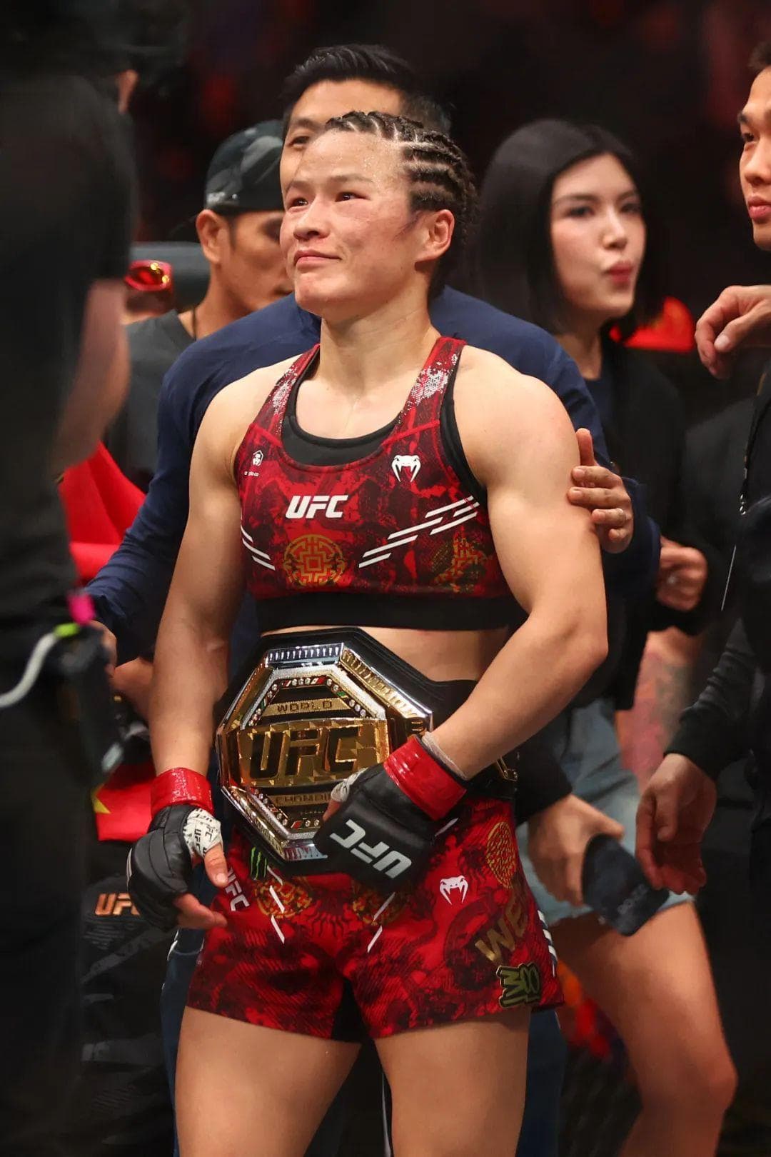 霸屏的UFC“中国德比”，能否改写女子格斗“钱”景？