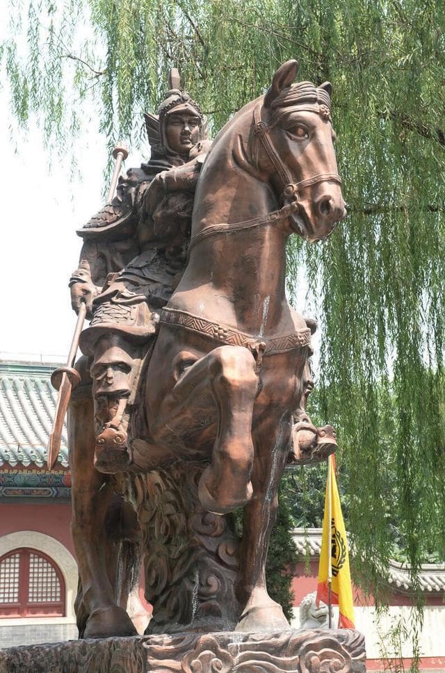 赵云和吕布谁的综合实力更强，如果赵云大战吕布会赢么？