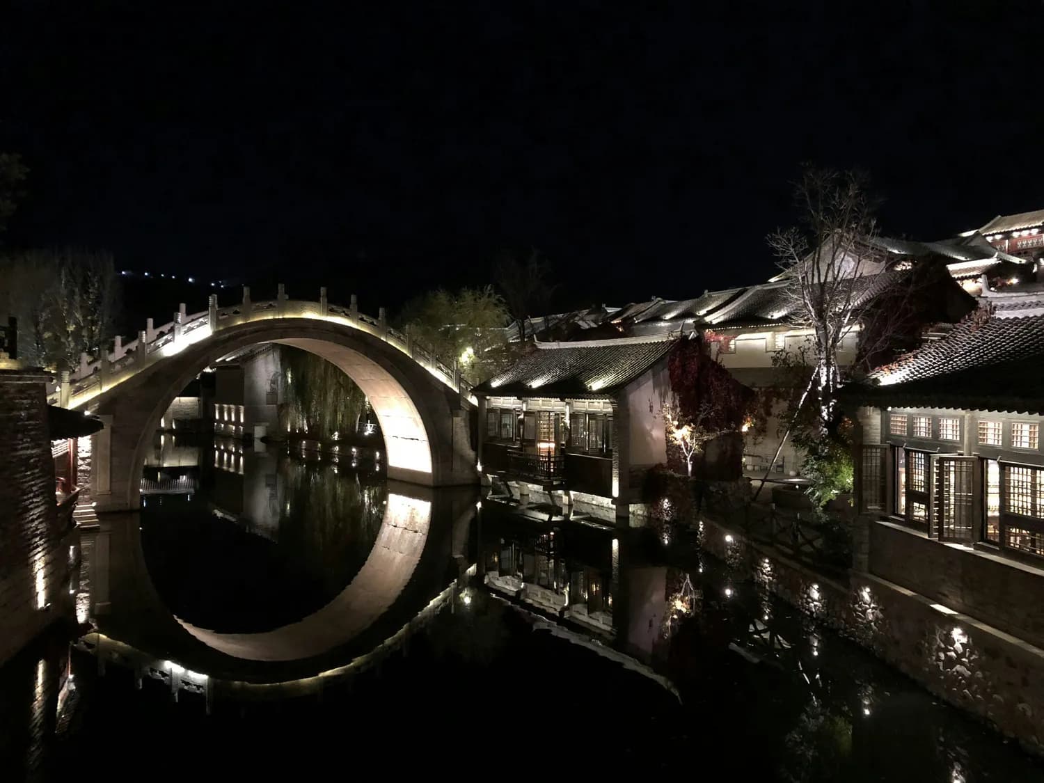 周庄古镇：九百年的水乡风韵与历史建筑之美