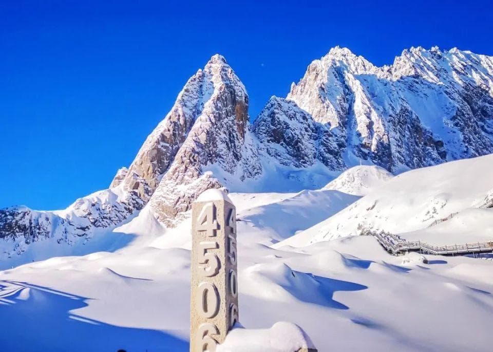 玉龙雪山：滇西北高原上的雪域奇观