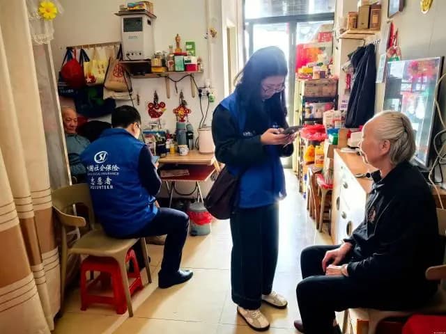 大朗人社开展上门认证服务 暖心举措保障老人养老金领取