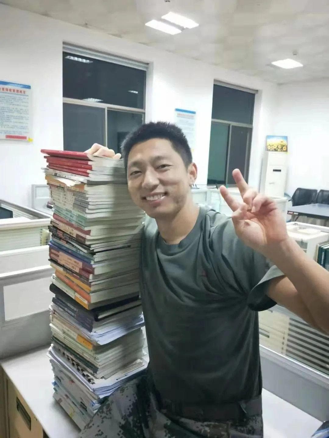 初中学历“兵律师”自学成才，为战友挽回1000万＋