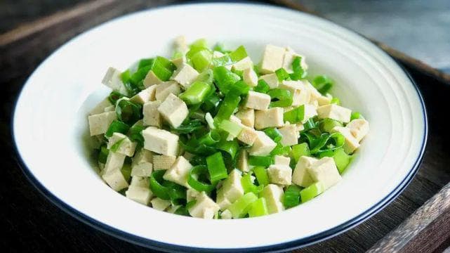 清淡饮食，并非荤腥不沾、油盐不进，而是五原则和三措施