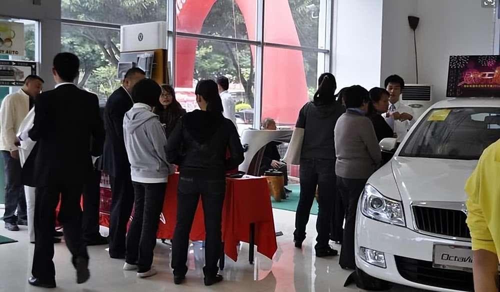 买车时机全攻略：从4S店销售视角解析何时购车最划算