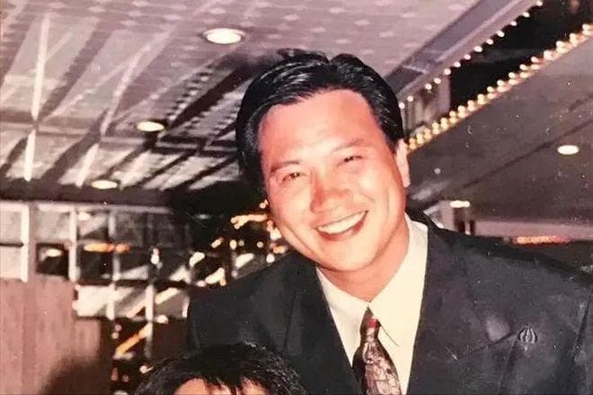 1991年TVB摄影棚凌晨3点的监控画面曝光：万梓良穿着带血字的戏服