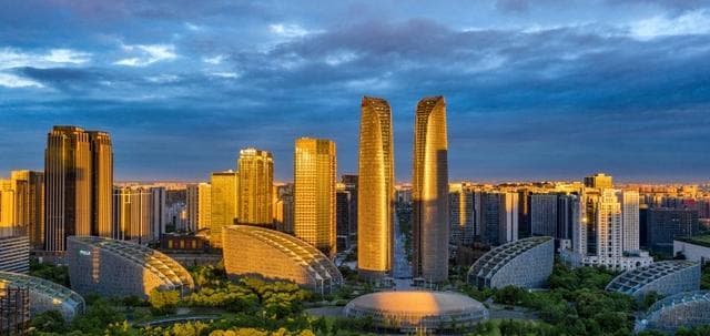 成都高新区经济总量首破3200亿，科技创新与产业发展双丰收