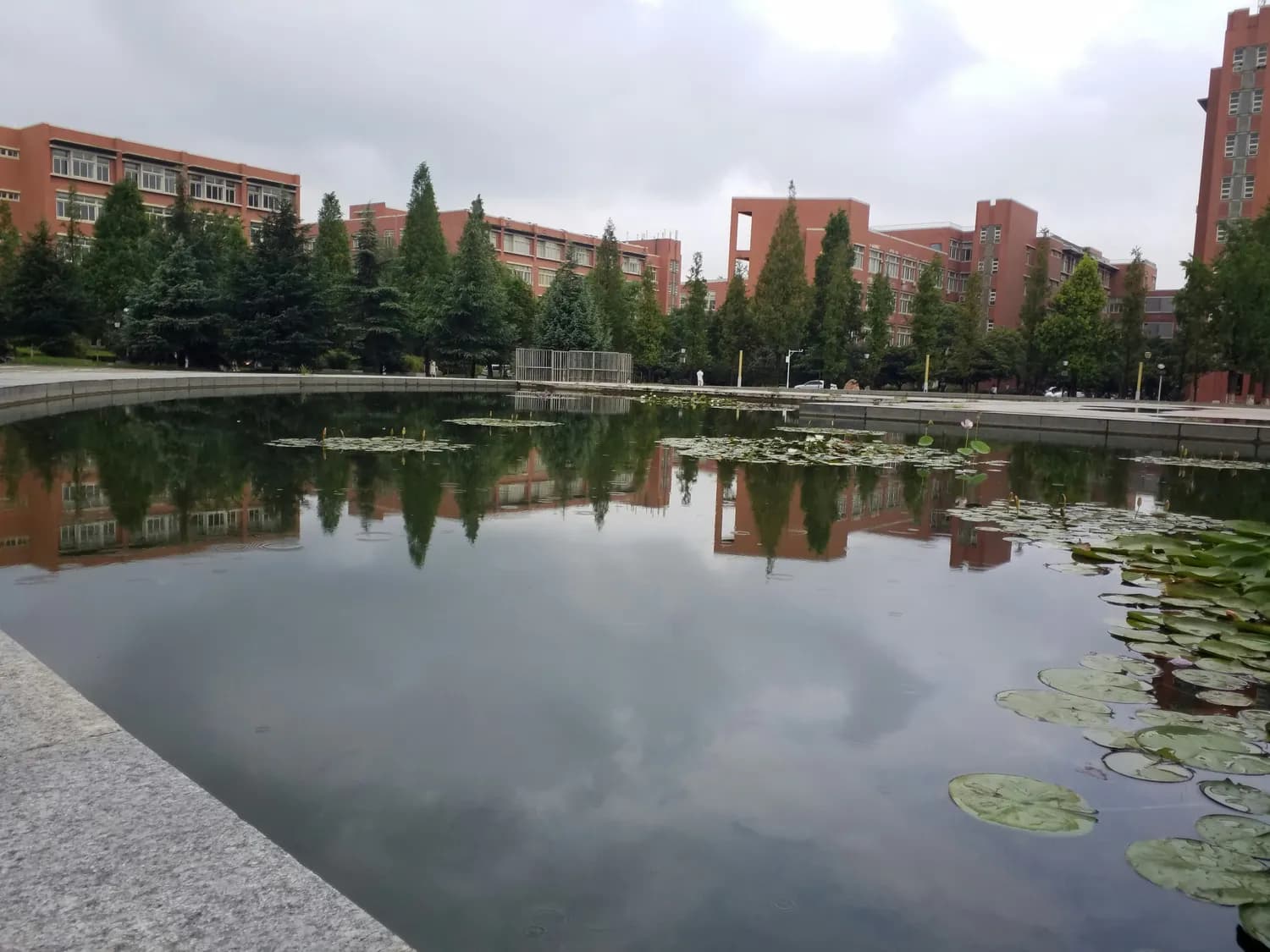 四川大学望江校区：双荷池畔的百年学府