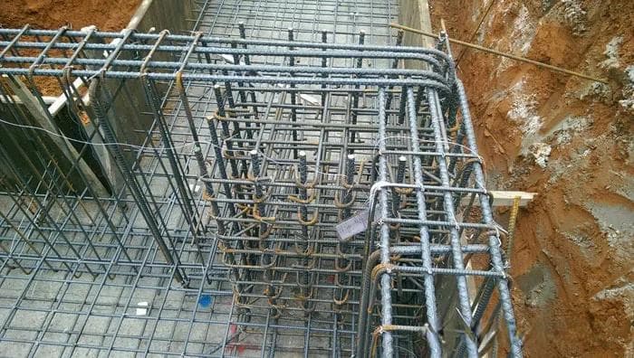 基础钢筋绑扎施工工艺详解：从成品保护到质量通病防治