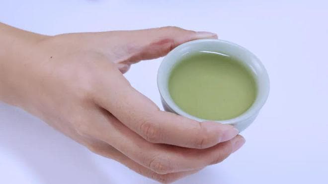 长期喝绿茶的人，身体会收获这些好处，但医生提醒：不能忽视3点