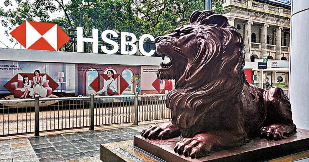 AI裁员第一滴血：汇丰拟两年裁8%，上美传裁95%客服