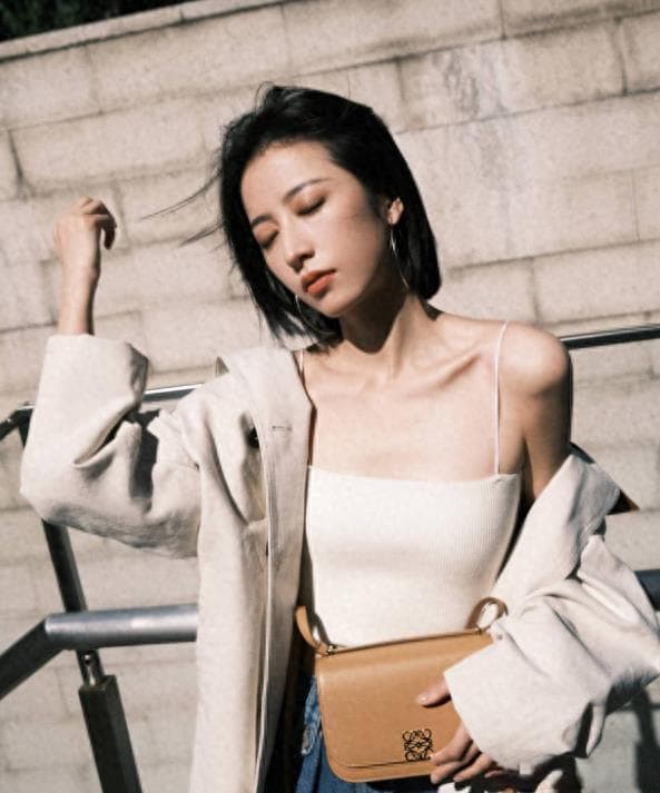 周雨彤：从新人到女神的璀璨星途