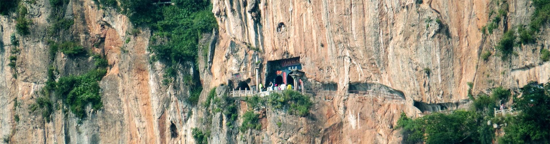 昆明西山风景区：滇池畔的自然人文胜地