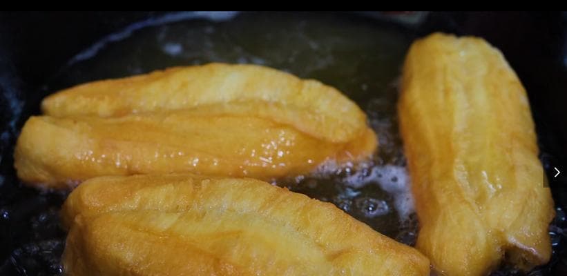 自制炸油条，快乐享受美食（手把手教你，轻松DIY好吃炸油条）